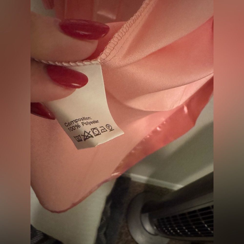 Pink Robe - Picture 4 of 4